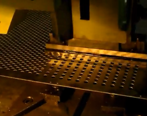 篩網自動(dòng)送料機的選購技(ji)巧 　　