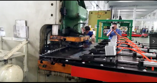 五金沖壓(ya)送料機有哪些(xie)優點?價格是多(duo)少錢?