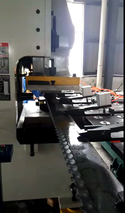 鋼(gāng)背送料(liào)機的價(jià)格