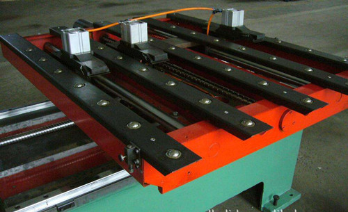 鋼背數控送(sòng)料機的性能(néng)簡介