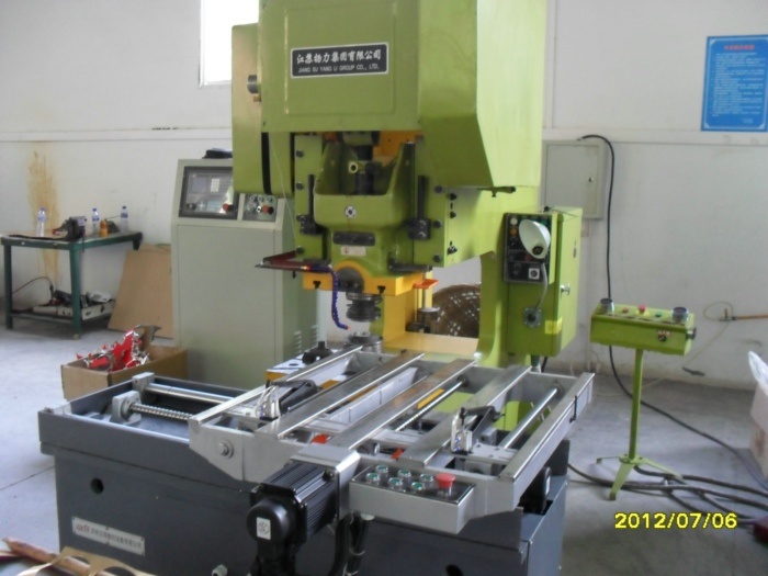 普(pǔ)通沖床可以配數(shù)控沖床送料機嗎(ma)