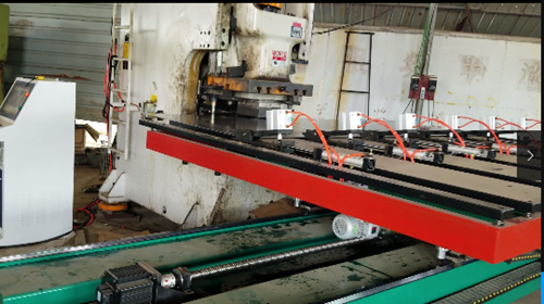 購買鋼背刹(shā)車盤自動送(song)料機需要注(zhù)意的問題