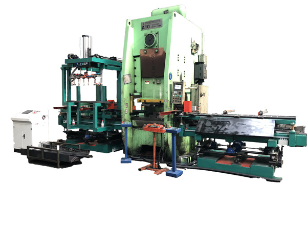 條料對(duì)接數控送料機廣(guang)泛的應用于汽車(che)落料、制蓋、汽車制(zhi)造行業、公共設施(shi)、體育器材、儀表、電(diàn)控櫃闆、電機、電器(qì)、制鎖、五金、太陽能(néng)熱水器、電池鐵闆(pǎn)、建築裝飾闆、汽車(che)自行車配件、醫療(liáo)器械、金屬家具、造(zao)紙機械、消聲闆、LED燈(dēng)具、廚房設備等冷(leng)沖壓加工行業。