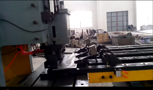 沖床自(zi)動送料機是(shì)幹什麽用的(de)?多少錢一台(tái)